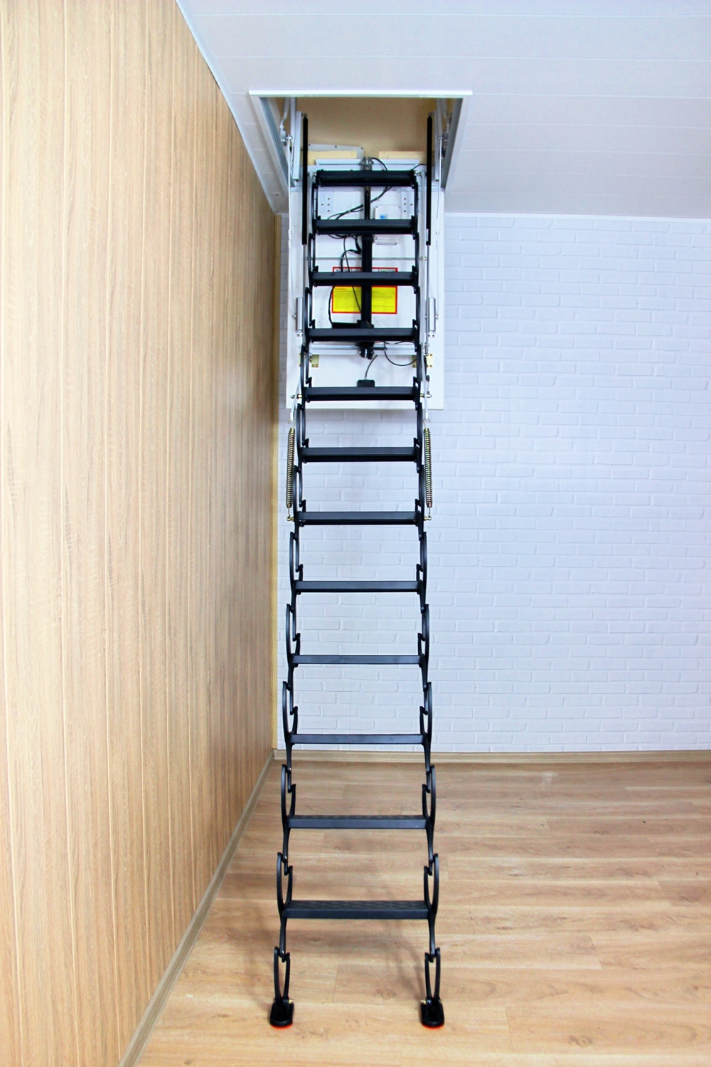 Лестница ножничная металлическая LOFTSTEP LCS-E (CH) 80х120х300см Fakro купить в Санкт-Петербурге