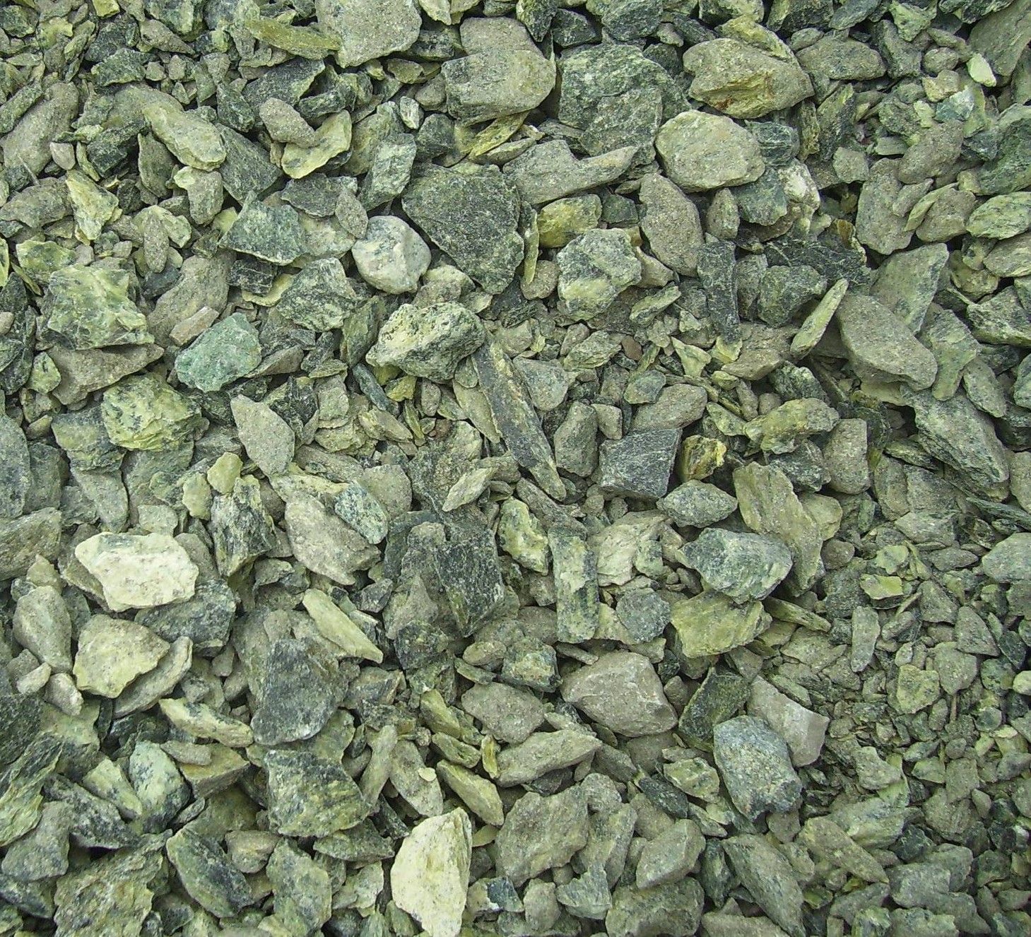 Крошка из змеевика светлый 2-5мм Camonica купить в Санкт-Петербурге