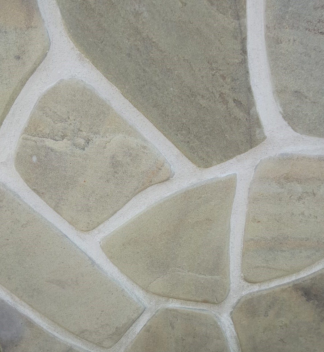 Песчаник серо-зеленый рваный край галтованный 25-35мм Camonica купить в Санкт-Петербурге