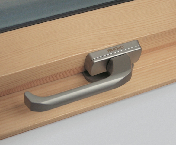 Мансардное окно Fakro PROFI, FTP-V U4 c вентклапаном и технологией thermoPro 55х78 см купить в Санкт-Петербурге