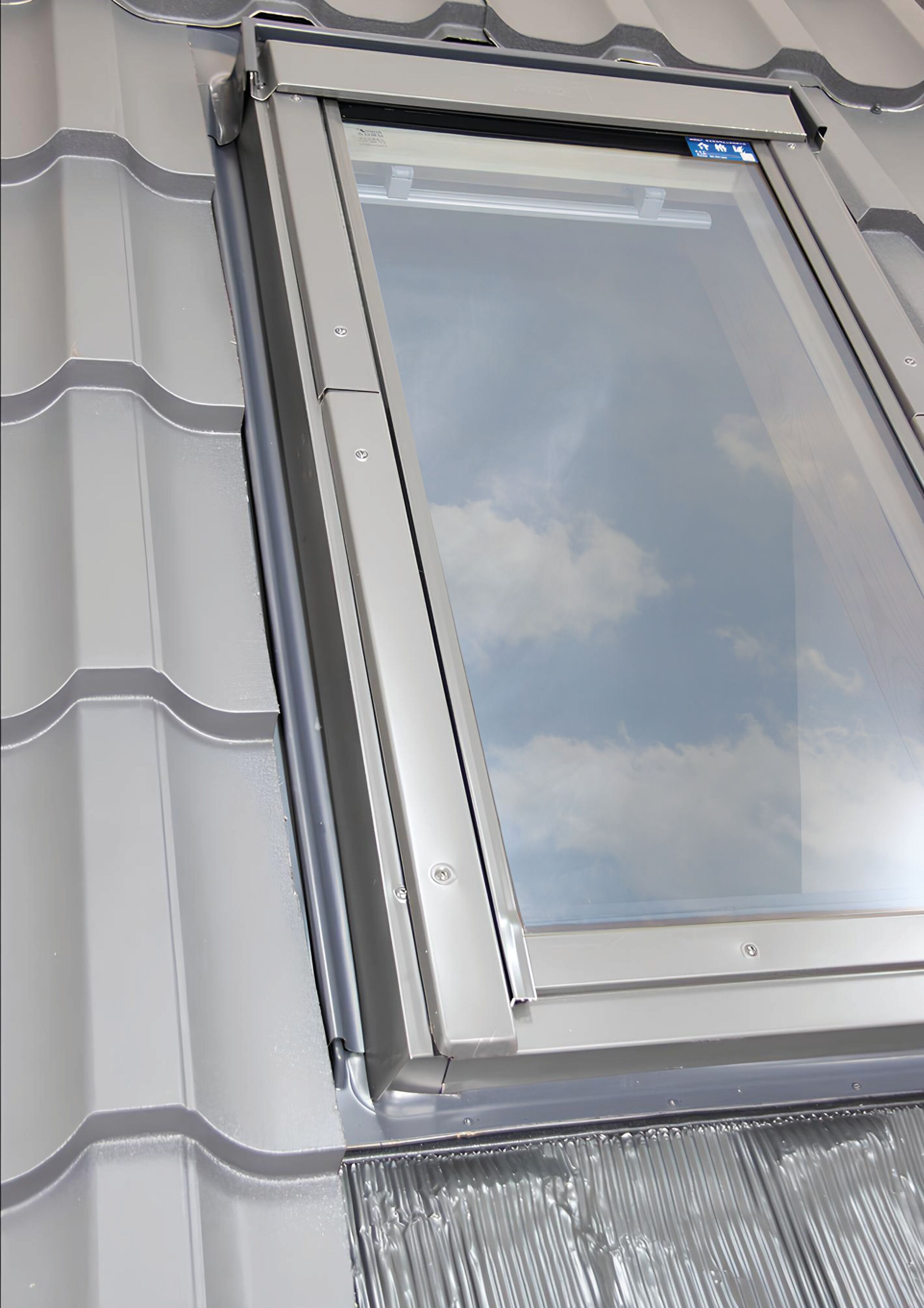 Оклад EZV-RU (проф. кровля) 94х140см Fakro купить в Санкт-Петербурге