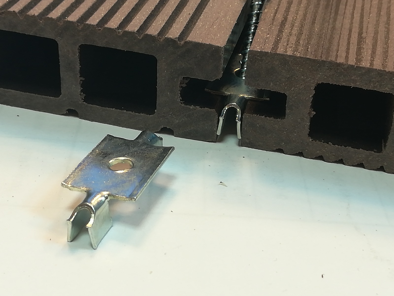 Клипса монтажная Т-образная УНИВЕРСАЛЬНАЯ, нерж. сталь купить в Санкт-Петербурге